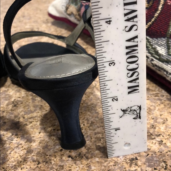 Kelli & Katie Navy Blue Fabric Upper Heels Size 7 - Picture 4 of 16